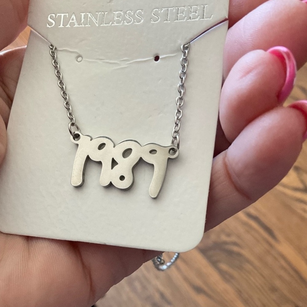 Taylor Swift “1989” Necklace NEW